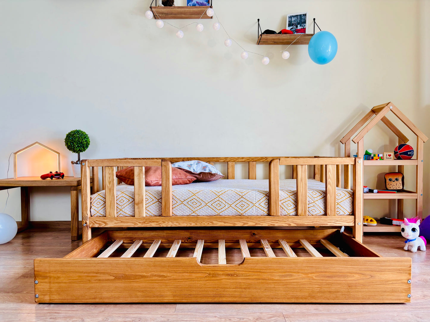 Nursery Platform Montessori floor toddler Bed frame with ROUND CORNERS drawer pull-out shelf slats rails furniture bodenbett Kinderbett