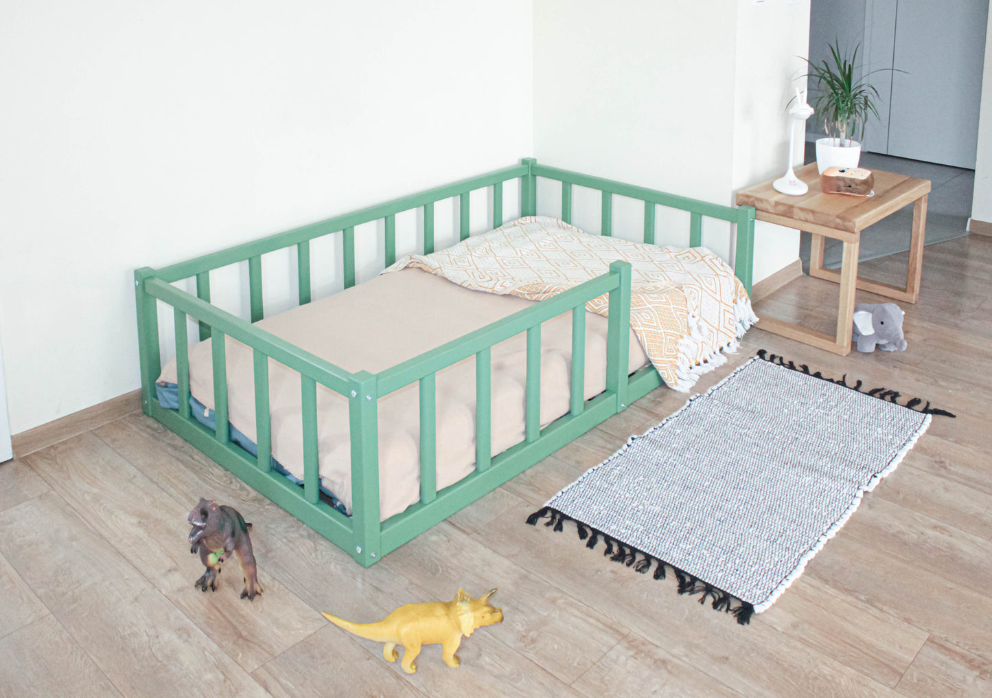 Montessori floor toddler Platform bed frame with slats