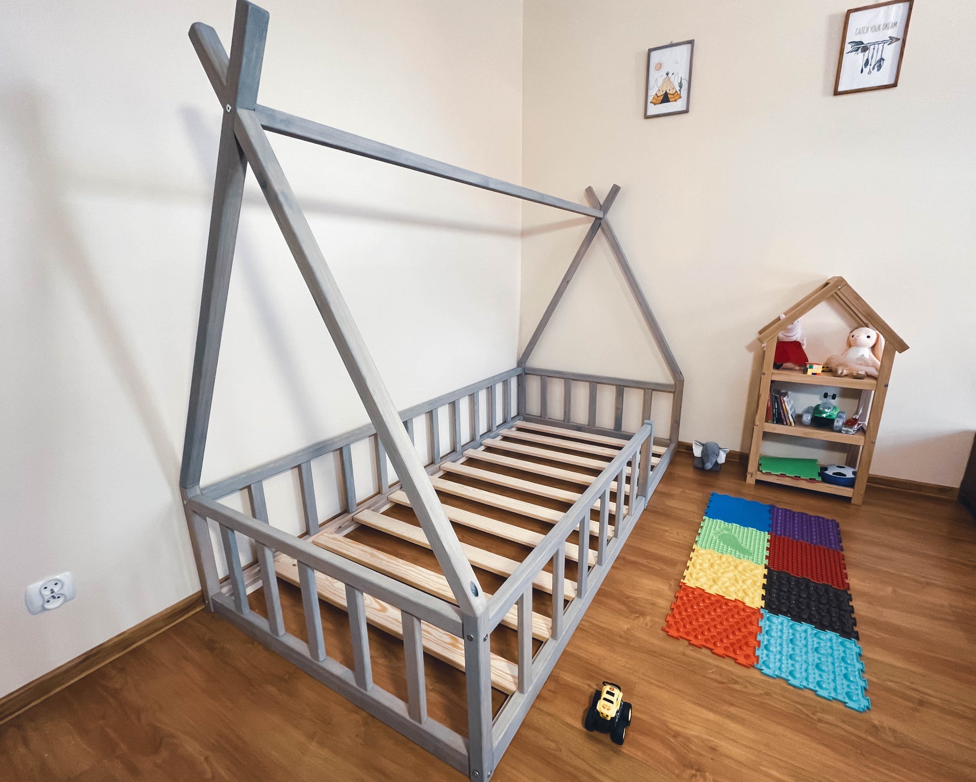 toddler hut bed