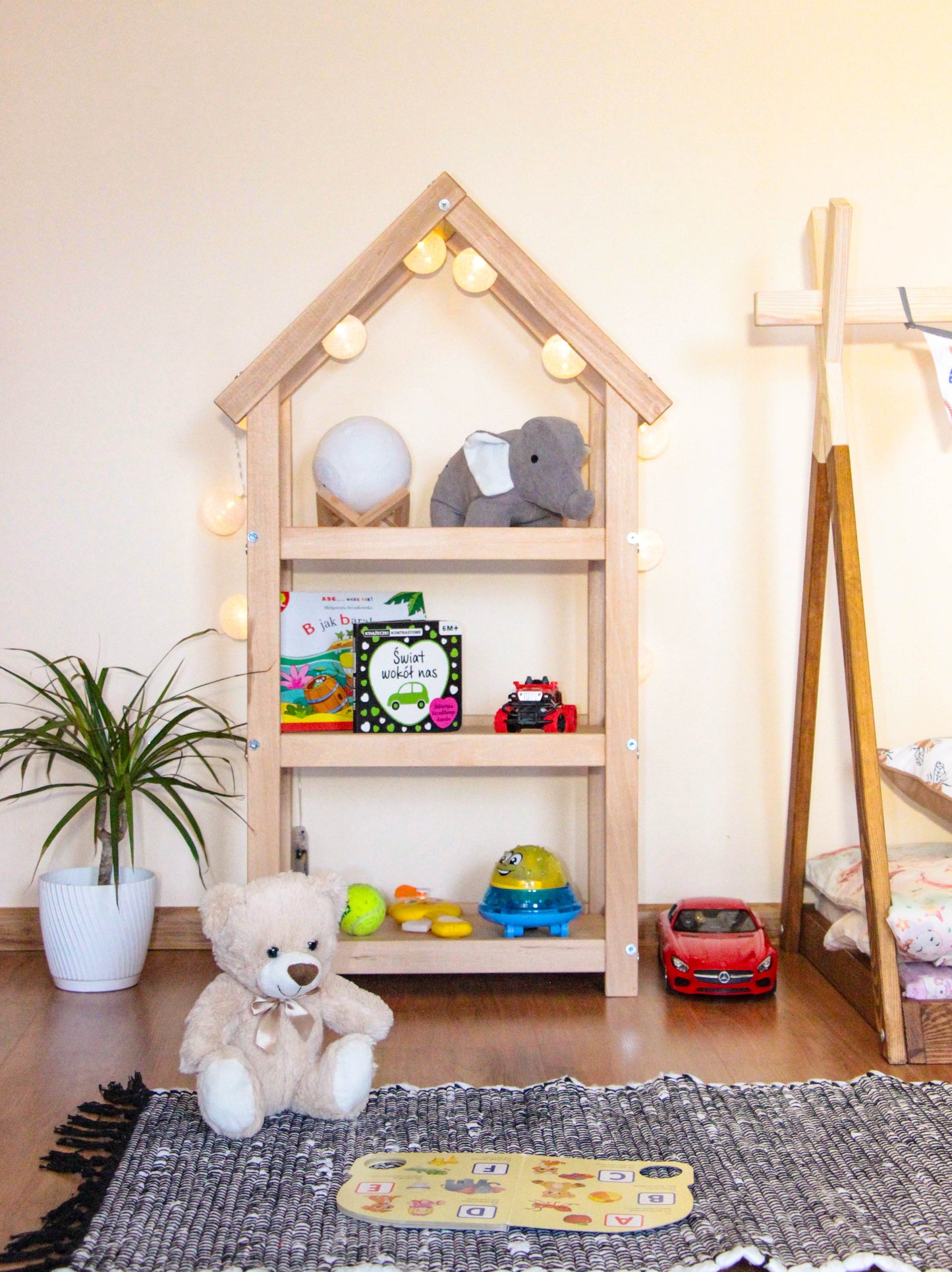 montessori bookshelf